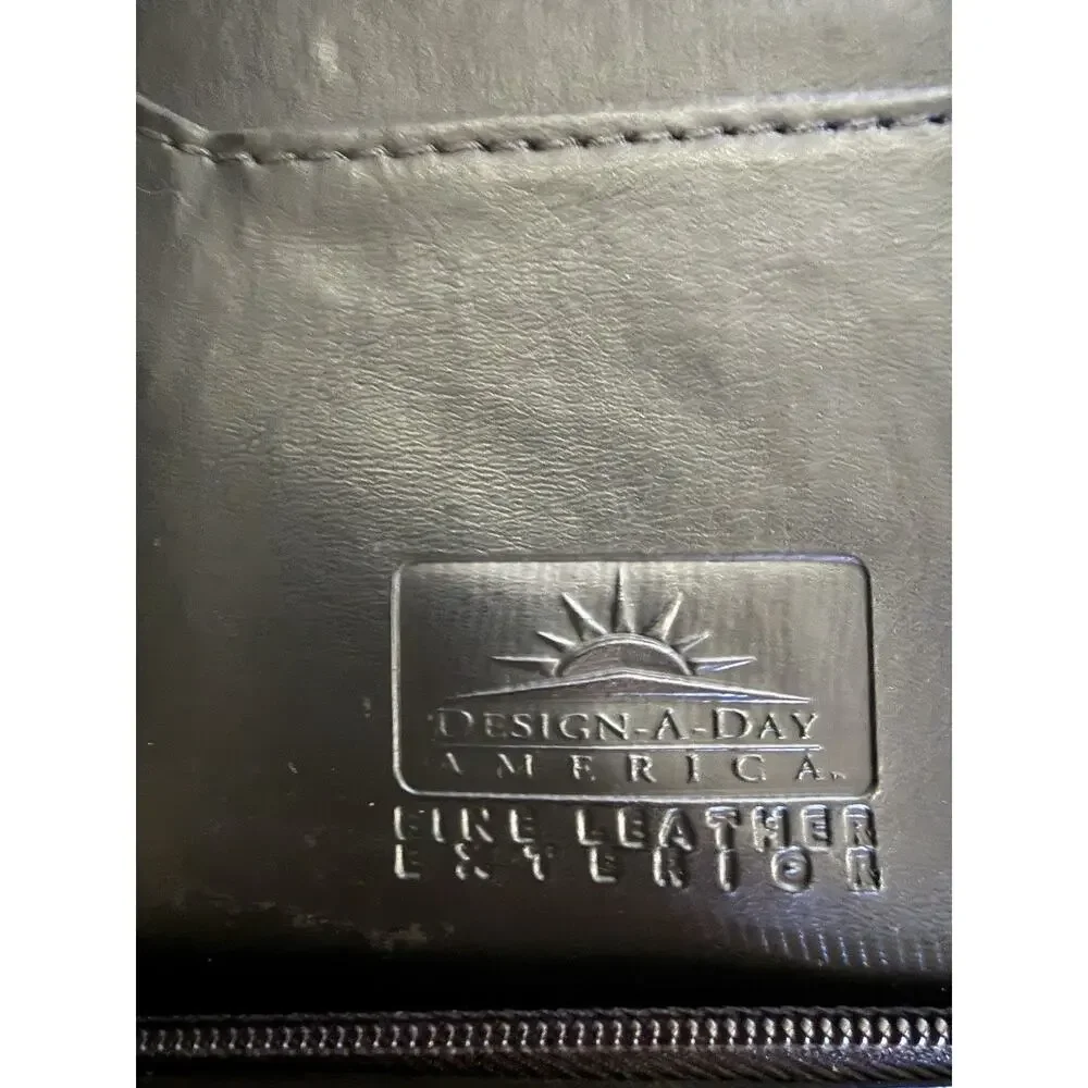Design-A-Day America Genuine Leather Zip Portfolio Padfolio Calculator Black